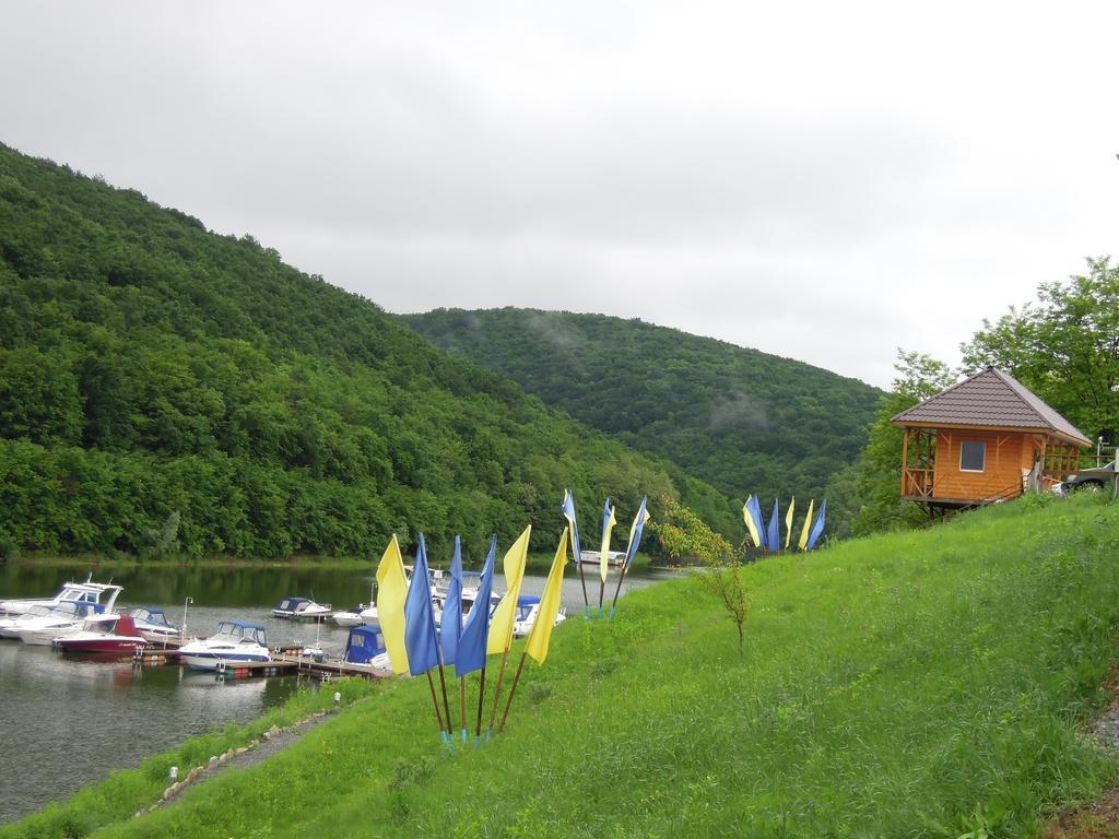 Hotel Yacht Club Mayak Dnistrivka Room photo